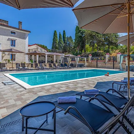 Lotus Bed and Breakfast Πούλα