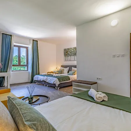 Lotus Bed and Breakfast Πούλα